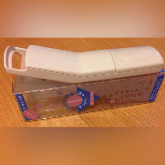 HEATED LASH CURLER - Picture 2 of 7